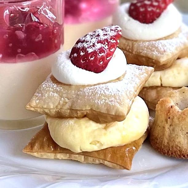 コクのあるカスタードクリームでサンドしました。