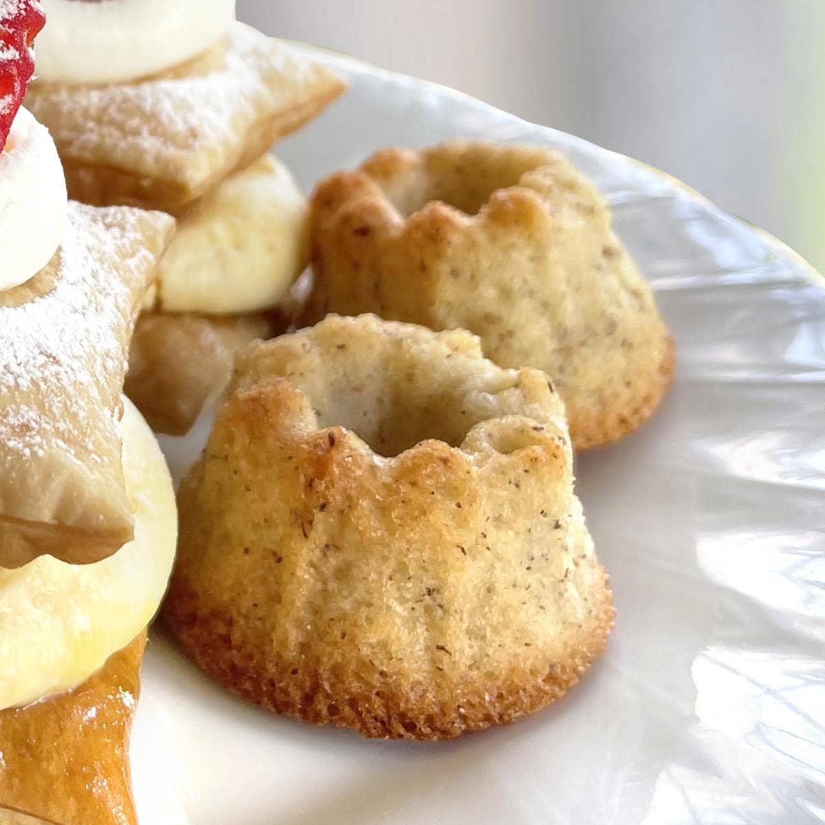 焦がしバターの風味の効いが美味しいオススメ焼き菓子です。