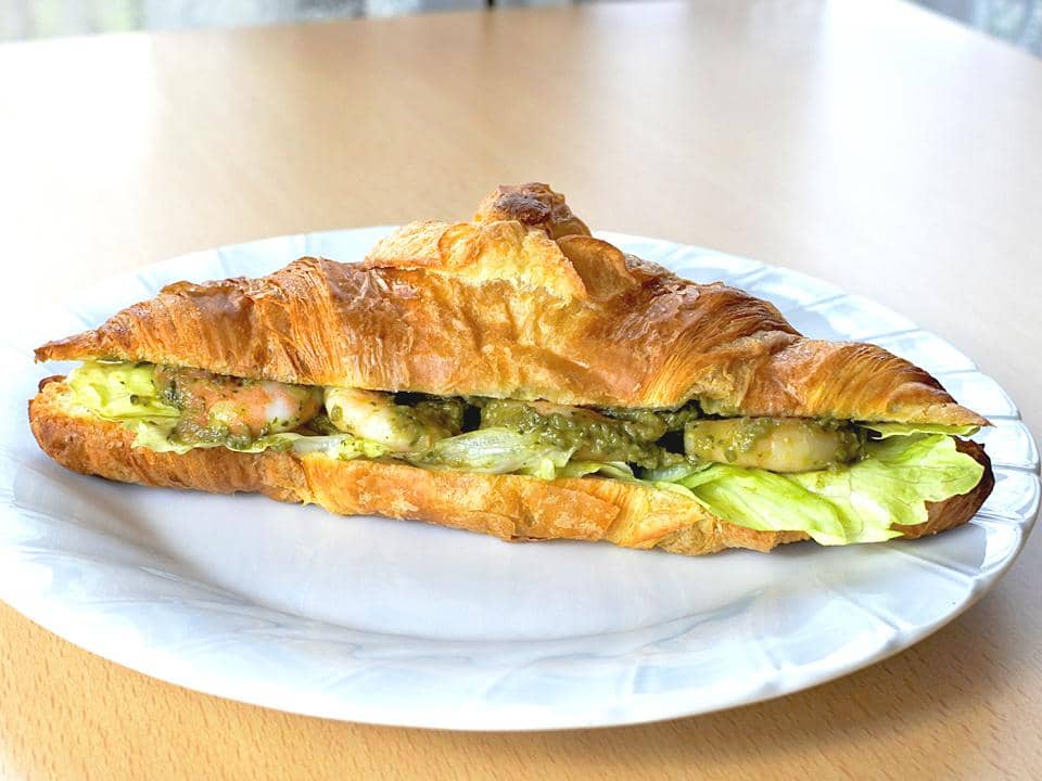 エビとアボカド